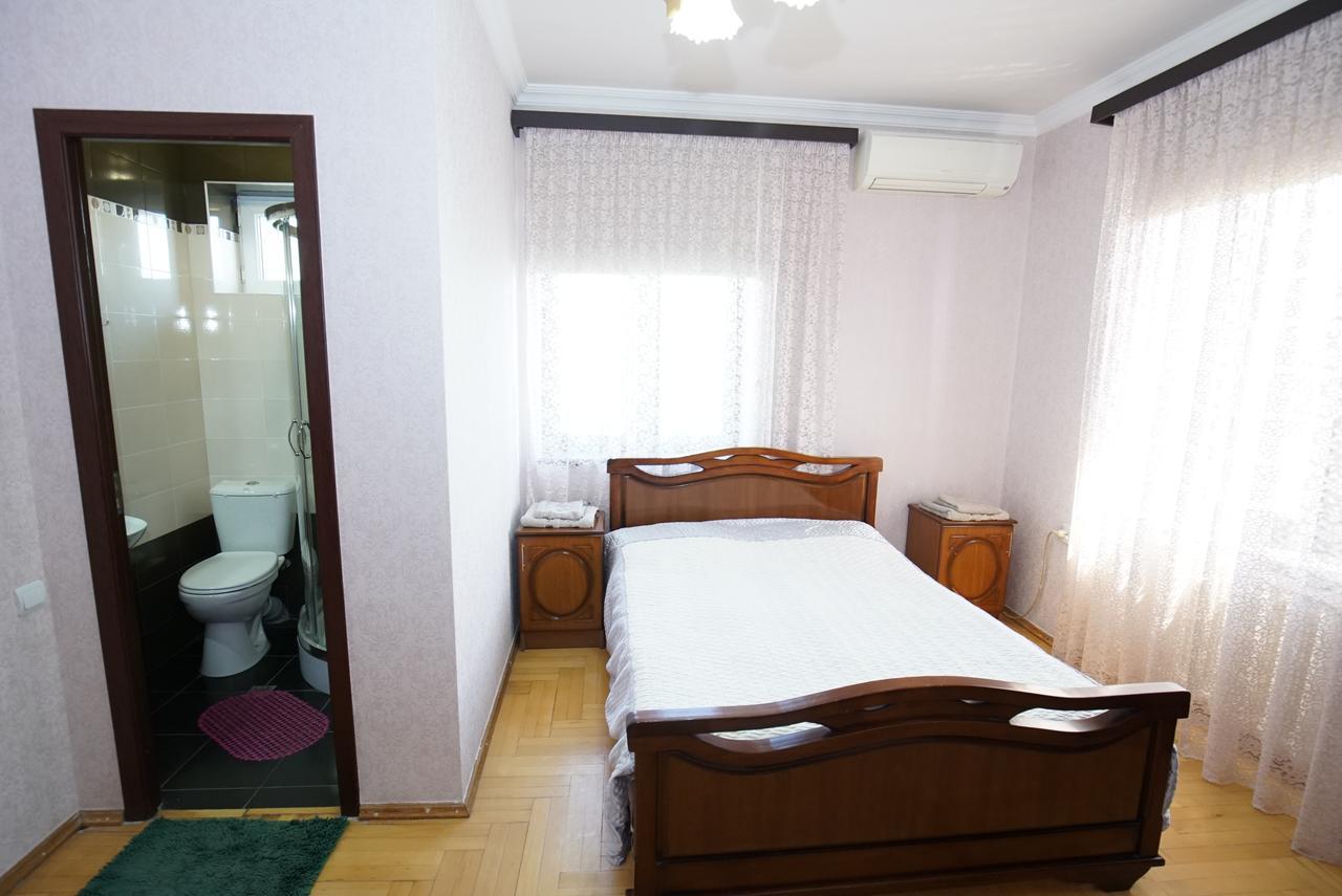 Nice House In The Heart Of The City Ереван Екстериор снимка