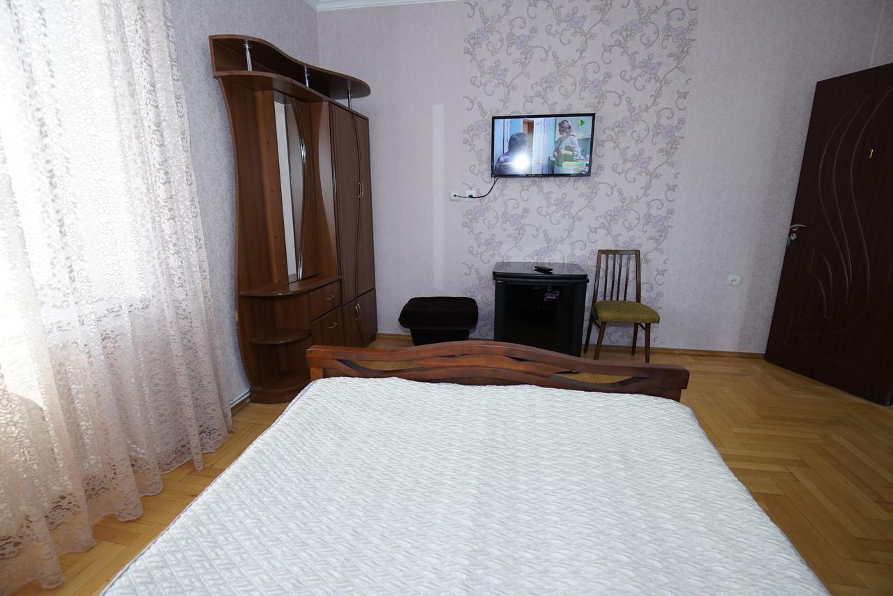 Nice House In The Heart Of The City Ереван Екстериор снимка