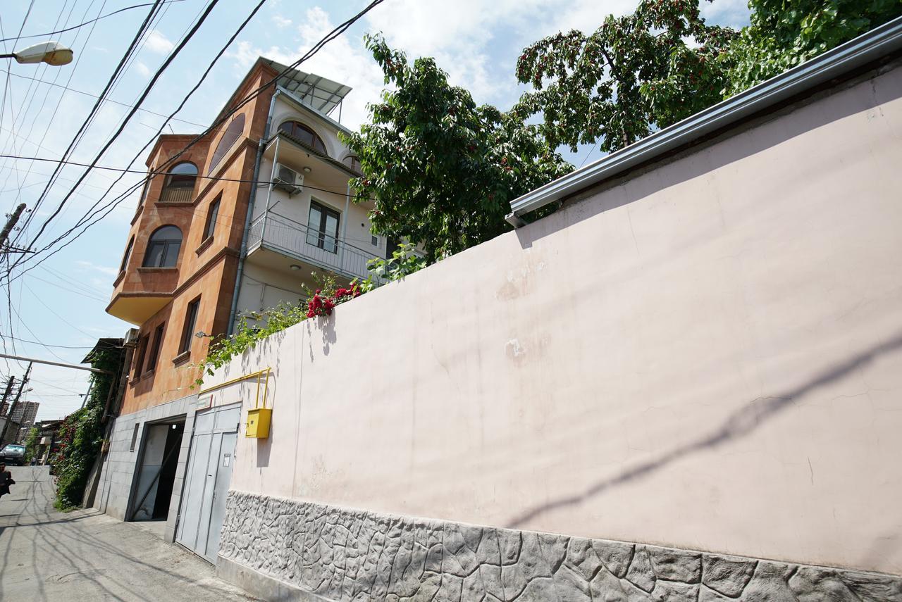Nice House In The Heart Of The City Ереван Екстериор снимка