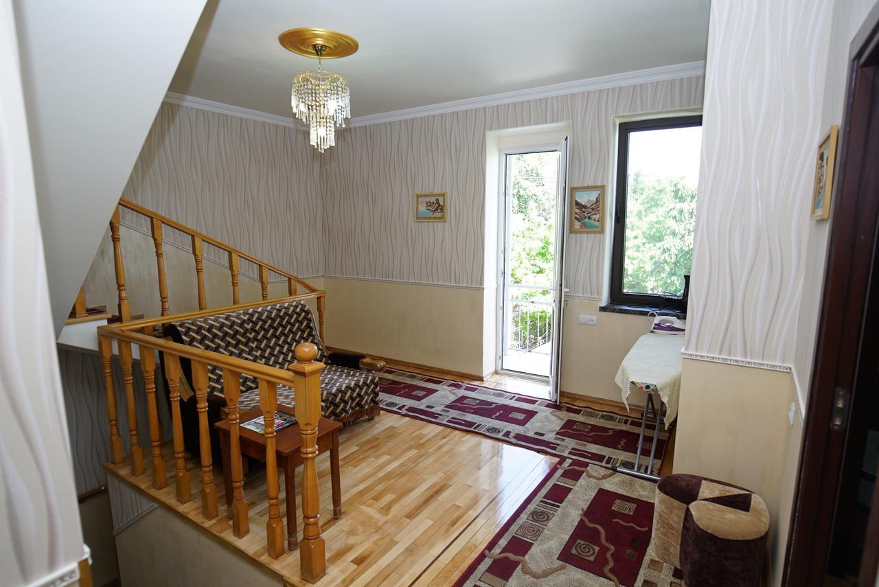 Nice House In The Heart Of The City Ереван Екстериор снимка