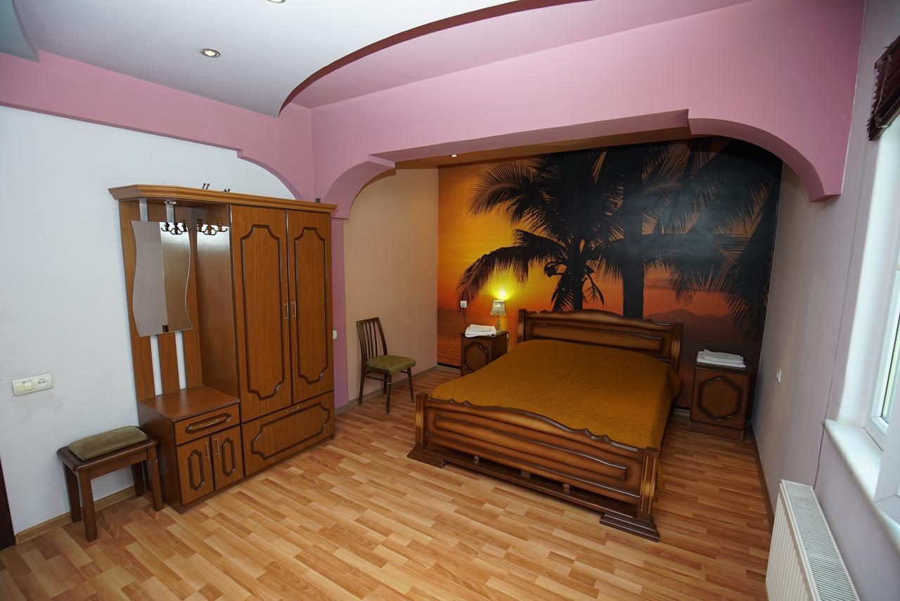 Nice House In The Heart Of The City Ереван Екстериор снимка