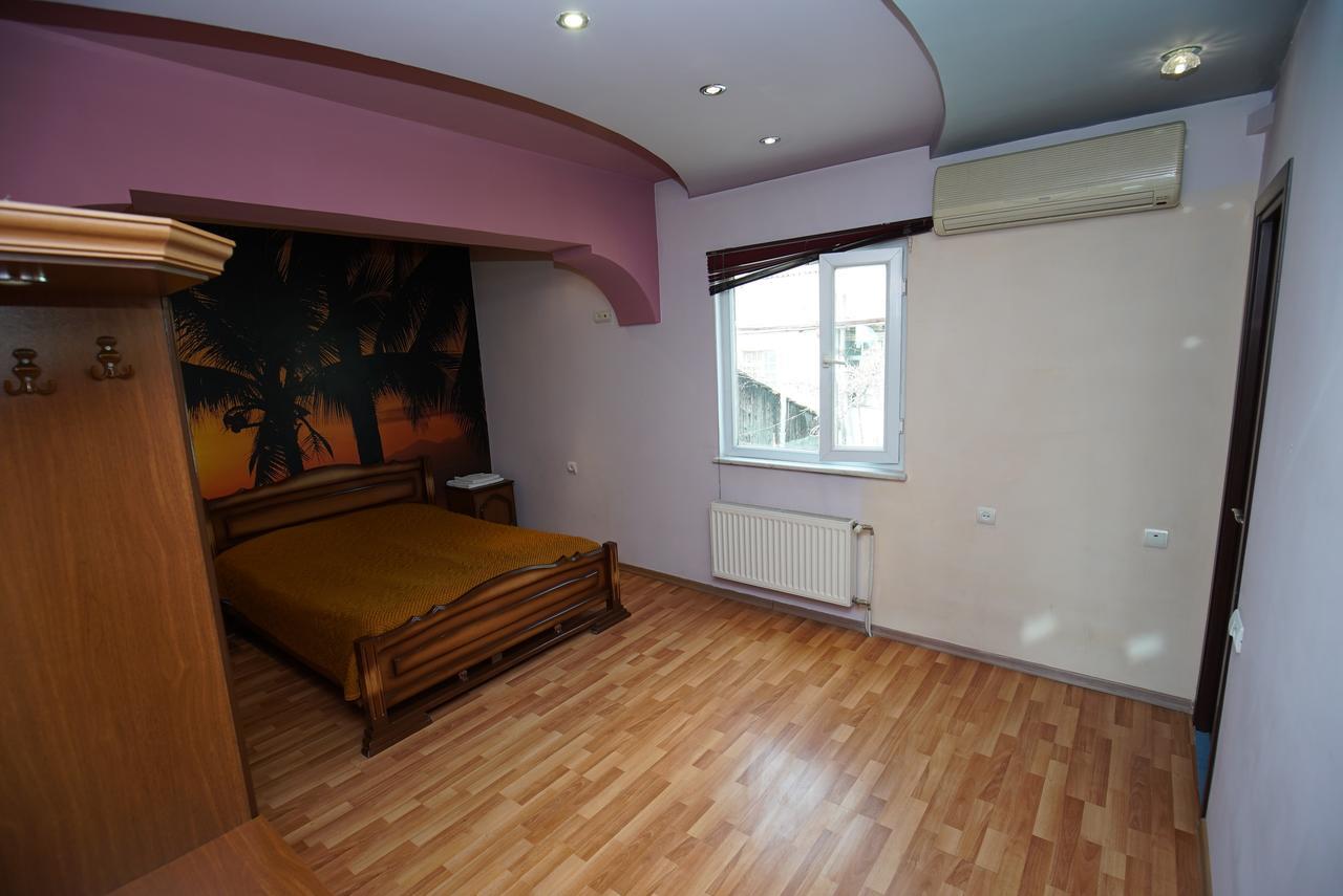 Nice House In The Heart Of The City Ереван Екстериор снимка