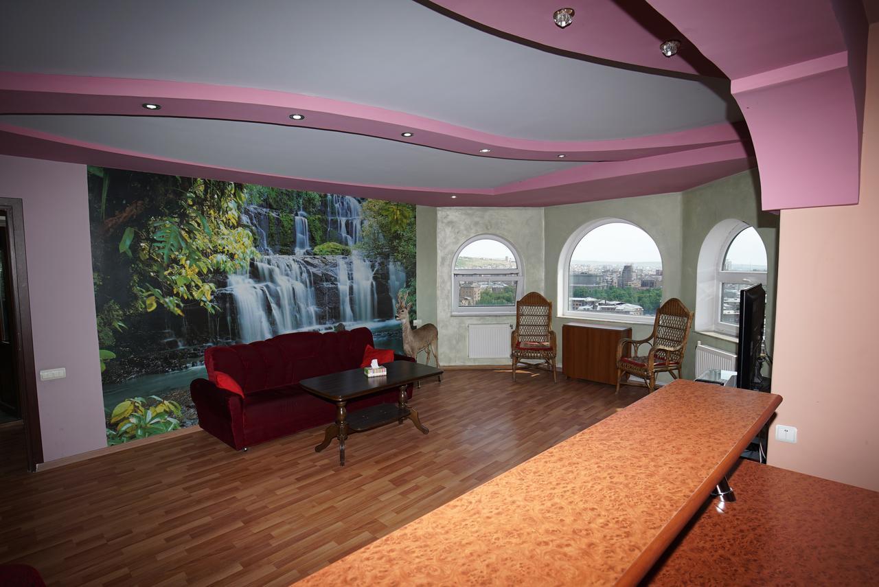 Nice House In The Heart Of The City Ереван Екстериор снимка